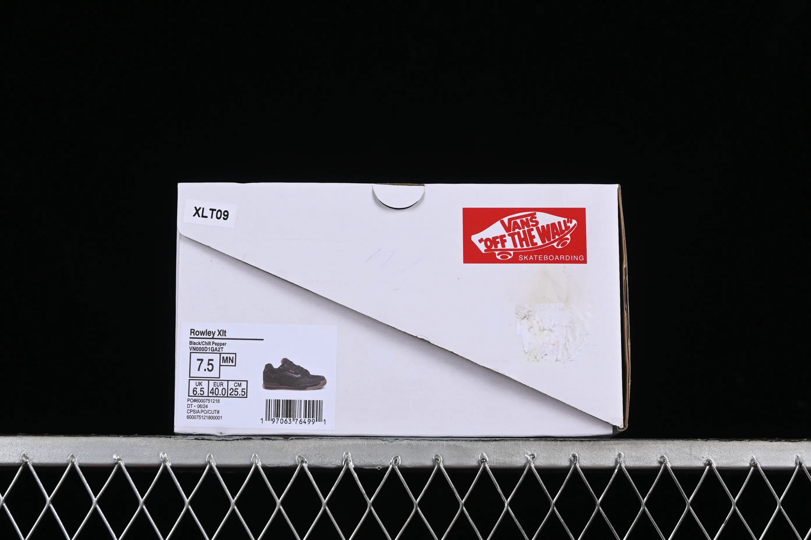 All categories Vans Vans series Vans Mid Vans China Vans Rowley XLT series Vans official shock-absorbing and wear-resistant retro skateboard shoes VN000D1GA2T